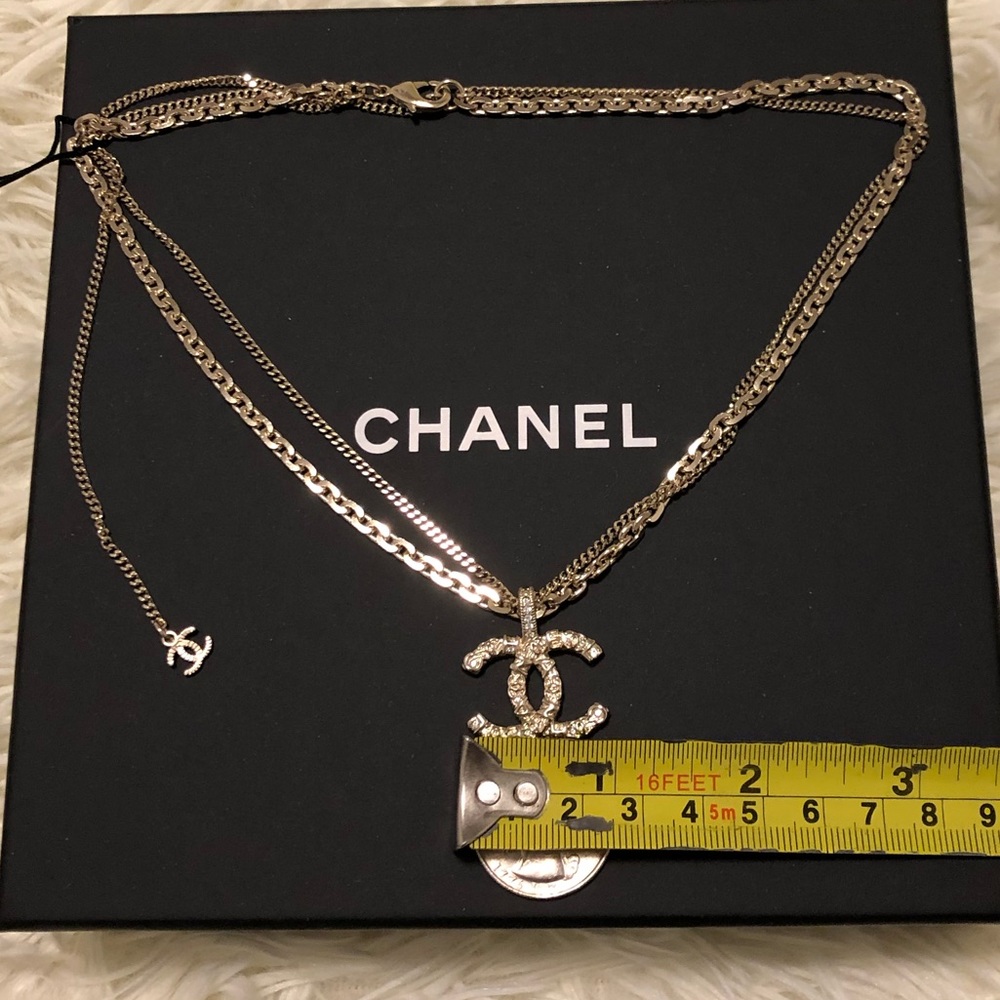 Chanel Necklace (Free Dior lip glow) - Picture 8 of 16
